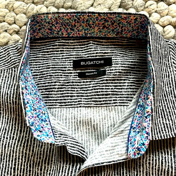 Bugatchi black and white striped button-down shirt with contrasting cuffs - Picture 5 of 8
